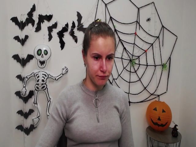 Live sex webcam photo for MollyTravis #270383398