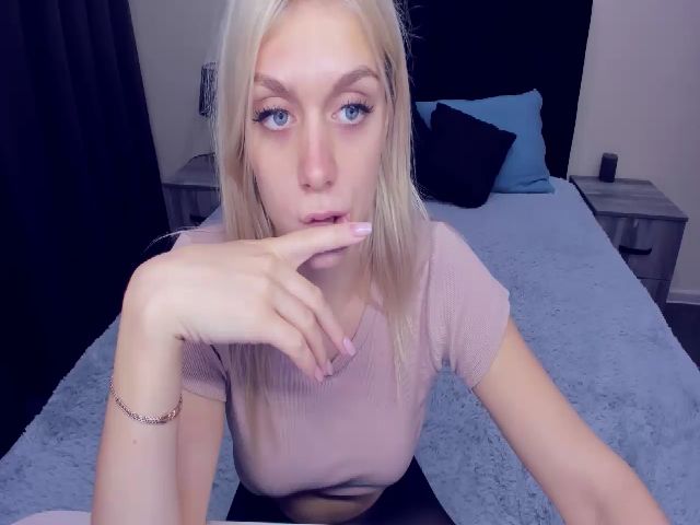 Live sex webcam photo for MeganKind #270376048