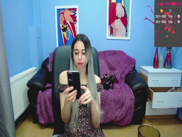 Live sex webcam photo for CutePeach4U #270542323