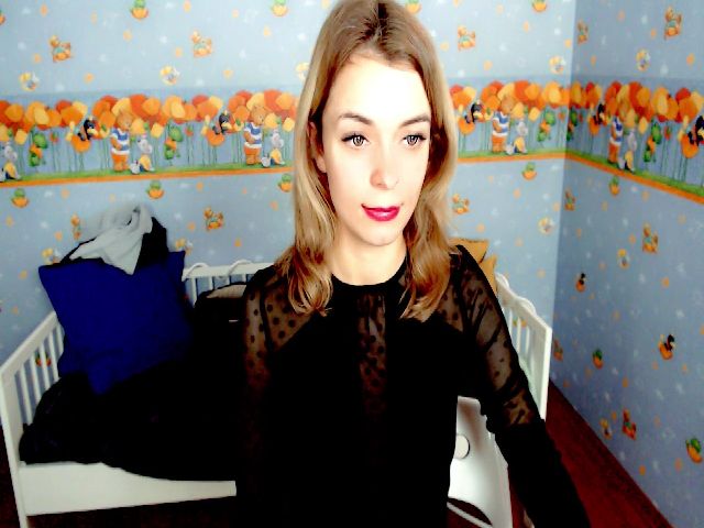 Live sex webcam photo for ELLIEFLOYD #270339705