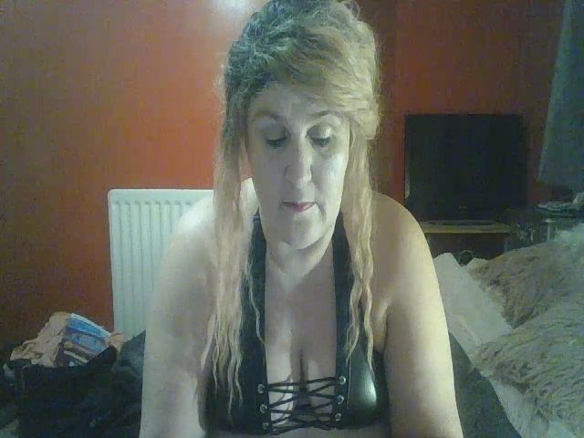 Live sex webcam photo for YUMMYMUMMY39 #270507612