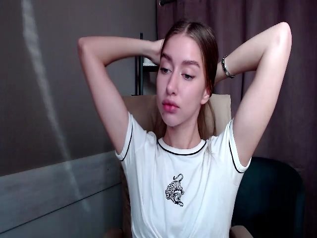 Live sex webcam photo for SerenaNude #270348480