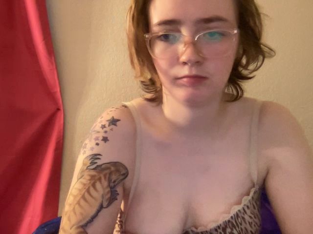 Live sex webcam photo for CandyBurger #270548689