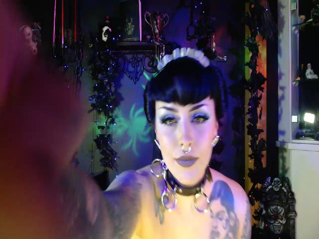 Live sex webcam photo for Goth_stripper #270377727