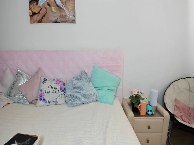 Live sex webcam photo for MissMiaTv #270368318
