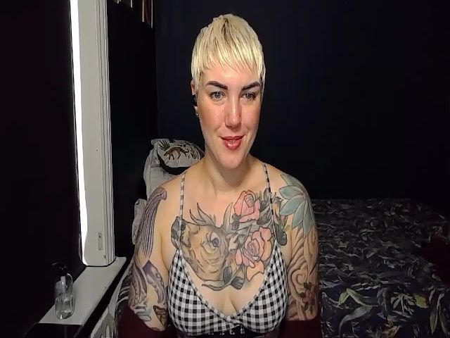 Live sex webcam photo for MissCharliex #270412753