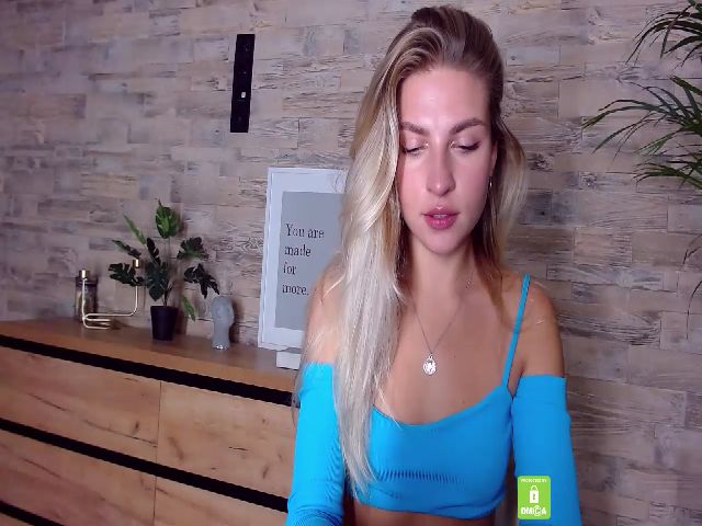 Live sex webcam photo for MeowZilla #270481415