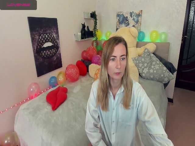 Live sex webcam photo for MileyyVogue #270419973