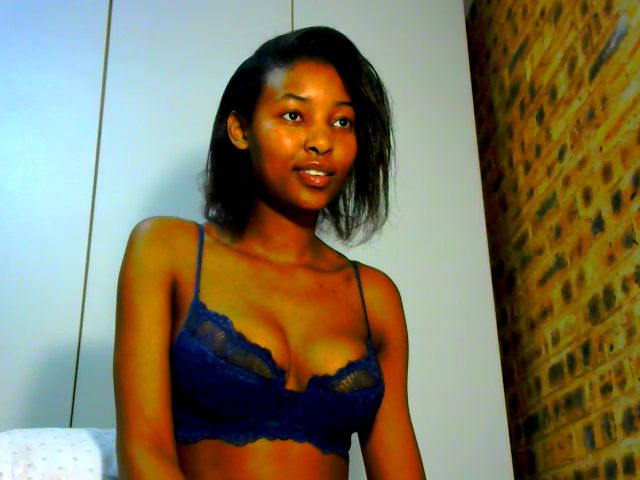 Live sex webcam photo for Chloeross18 #270396654