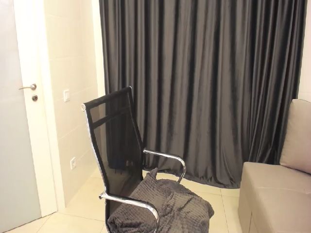 Live sex webcam photo for KellyKleine #270430702