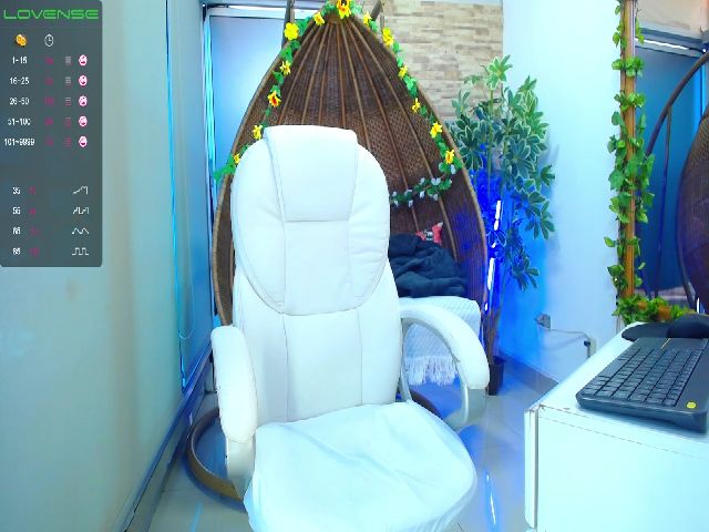 Live sex webcam photo for AllySnow #270418858