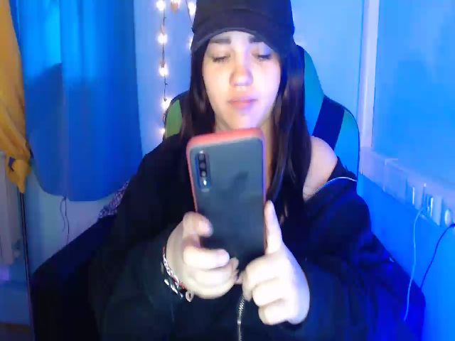 Live sex webcam photo for Emma_One1 #270343658