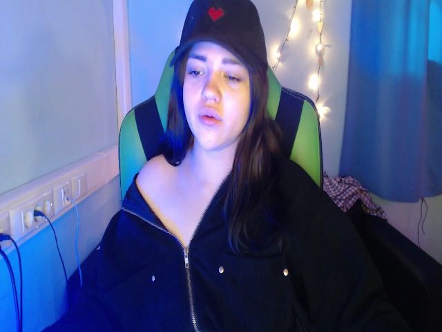 Live sex webcam photo for Emma_One1 #270347710