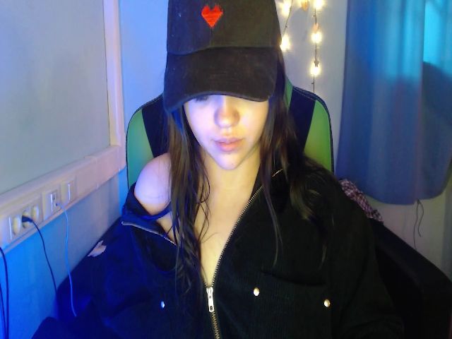 Live sex webcam photo for Emma_One1 #270361091