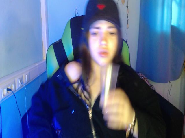 Live sex webcam photo for Emma_One1 #270362936