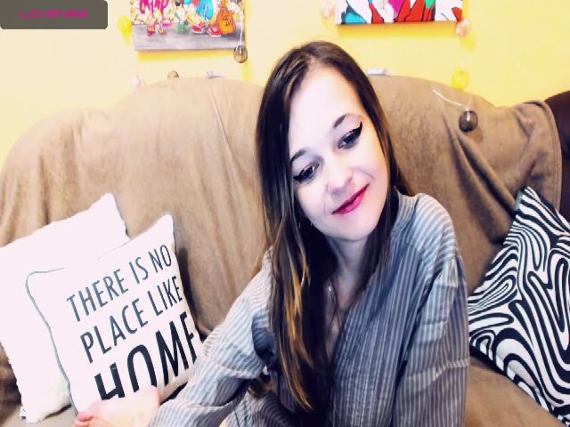 Live sex webcam photo for TinyKrisss #270377964