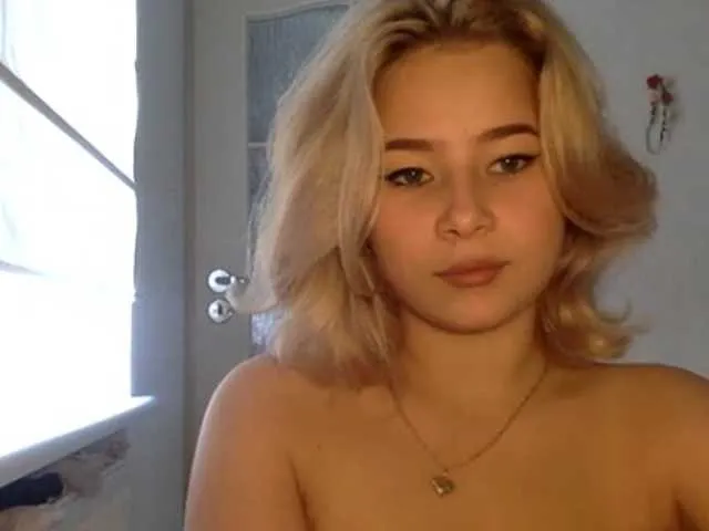 Live sex webcam photo for GraceXhoney #270422904