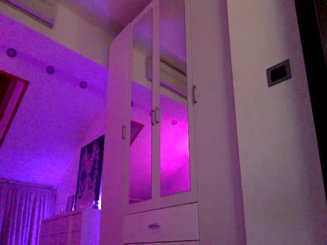 Live sex webcam photo for AnnieRose__ #270336401