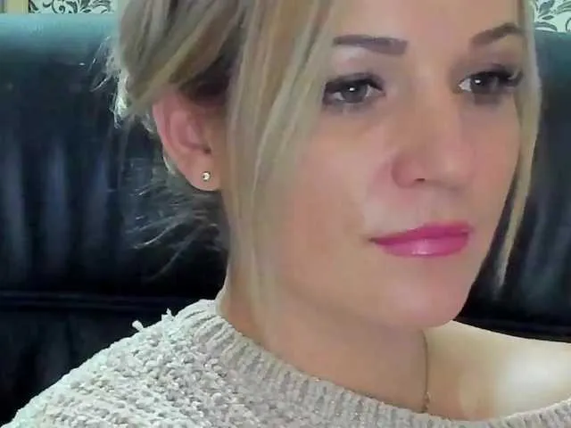 Live sex webcam photo for SmokingWoman #270325315