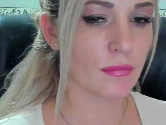 Live sex webcam photo for SmokingWoman #270481889