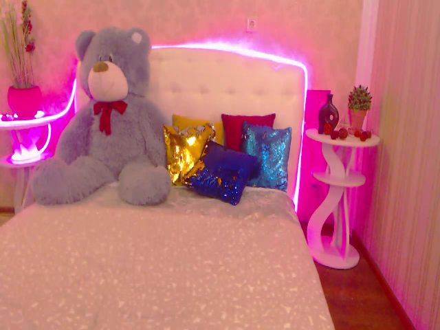 Live sex webcam photo for LorinFields #270454082