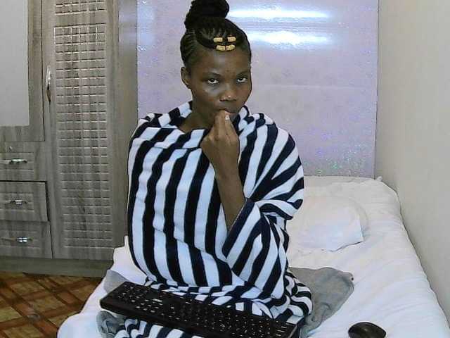 Live sex webcam photo for RedLips2426 #270325888