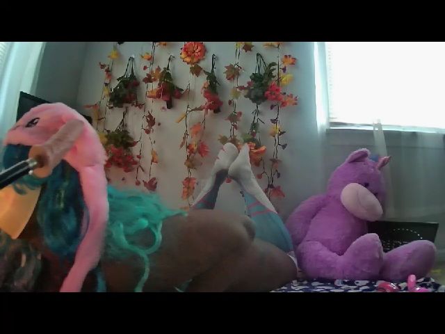 Live sex webcam photo for Honey_0811 #270530671