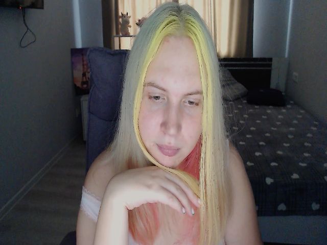 Live sex webcam photo for SweetnessLucy #270429797