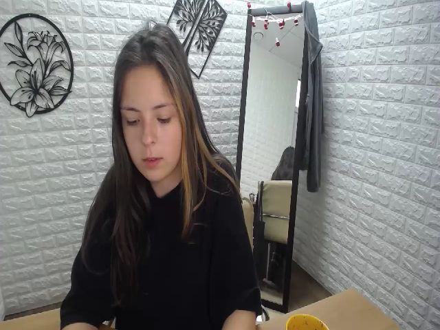 Live sex webcam photo for JulieJess #270443560