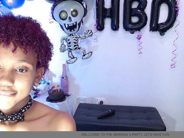 Live sex webcam photo for Candyy-Fox #270481835