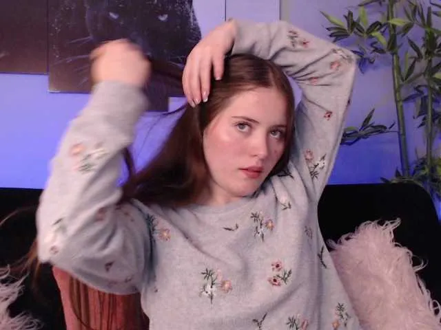 Live sex webcam photo for violet-03 #270483096