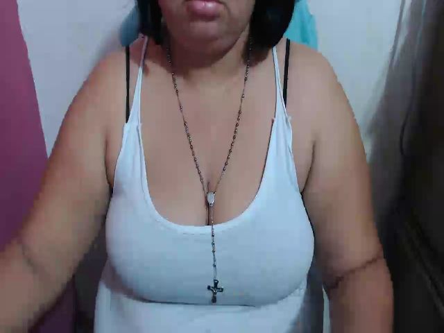 Live sex webcam photo for Sexycarolin22 #270537375