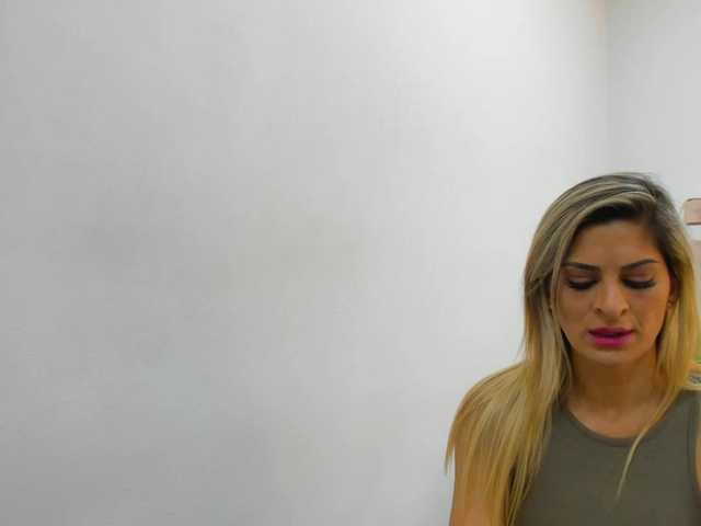 Live sex webcam photo for katelauren #270375162