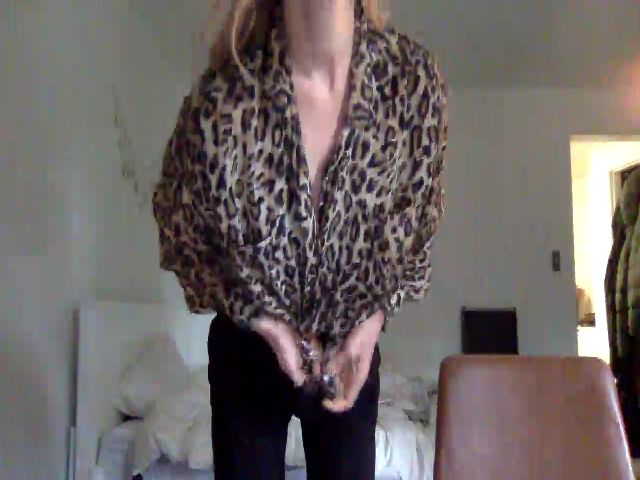 Live sex webcam photo for Fire_Sign1 #270525353