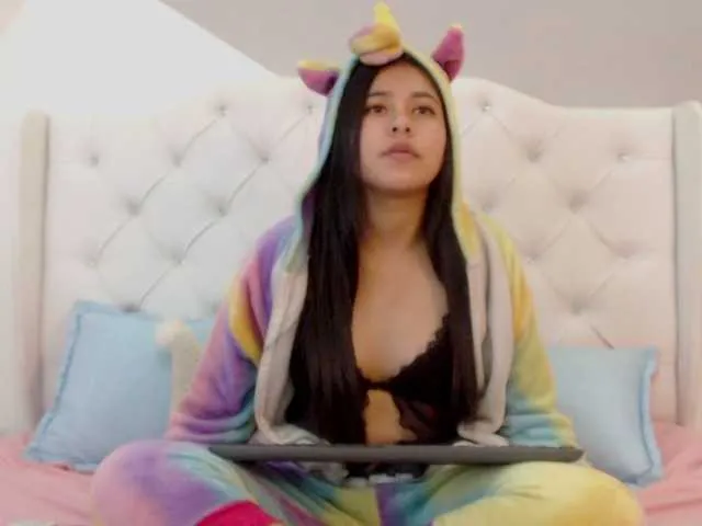 Live sex webcam photo for zelda-19 #270482773