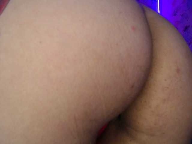 Live sex webcam photo for lucy-hot1 #270674641