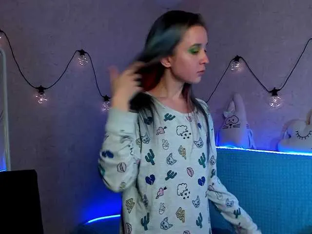 Live sex webcam photo for KiraLiLime #287990160