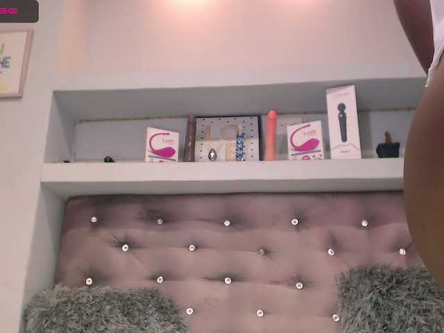 Live sex webcam photo for Agatha-69 #270674513