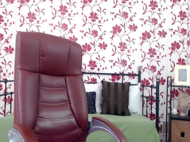 Live sex webcam photo for HeidiCutie #270641870