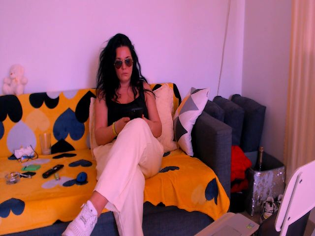 Live sex webcam photo for Isabeladoll #270639736