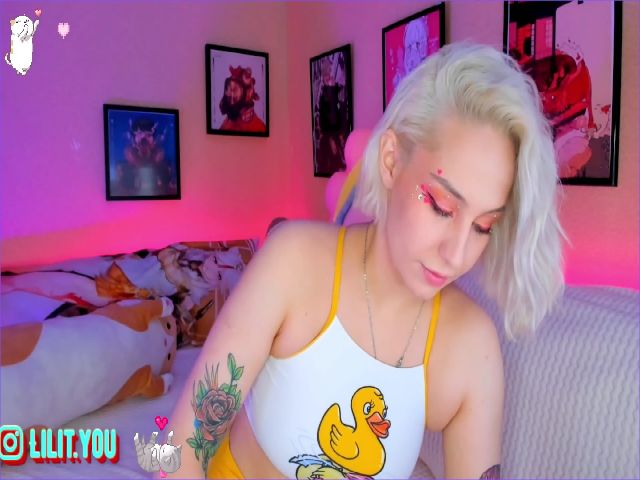Live sex webcam photo for Li_Amber #270807575