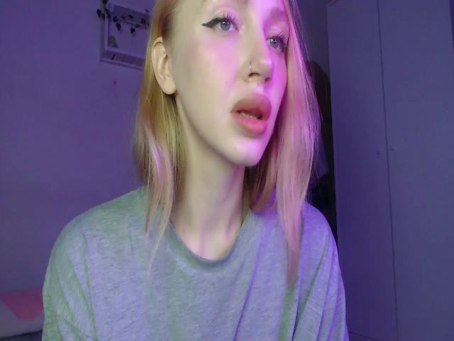 Live sex webcam photo for soo_emma #270808725