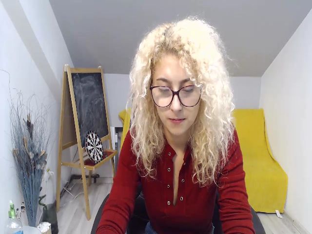 Live sex webcam photo for CurlyBella #270598213