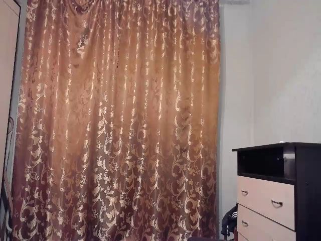 Live sex webcam photo for EmiliyaFoxy #270804754