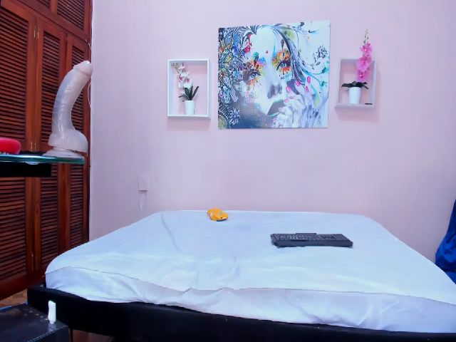 Live sex webcam photo for ZOE_CAT #270704782