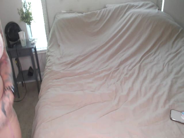 Live sex webcam photo for AtomicMilf #270722735