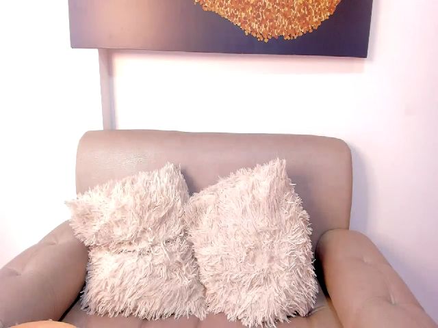 Live sex webcam photo for Roseann__ #270675432