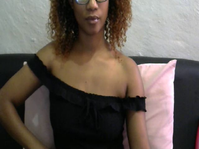 Live sex webcam photo for Sexyliciousex #270676768