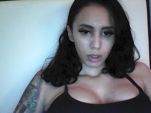 Live sex webcam photo for TiaraBrown #270808920