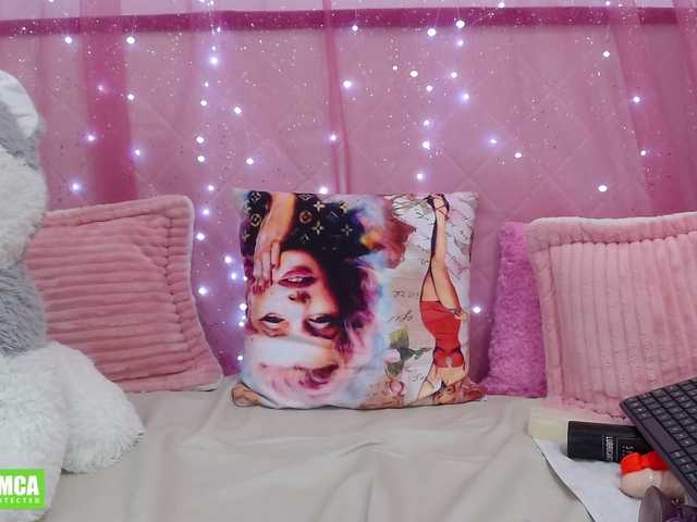 Live sex webcam photo for TheQueenAss #270792246